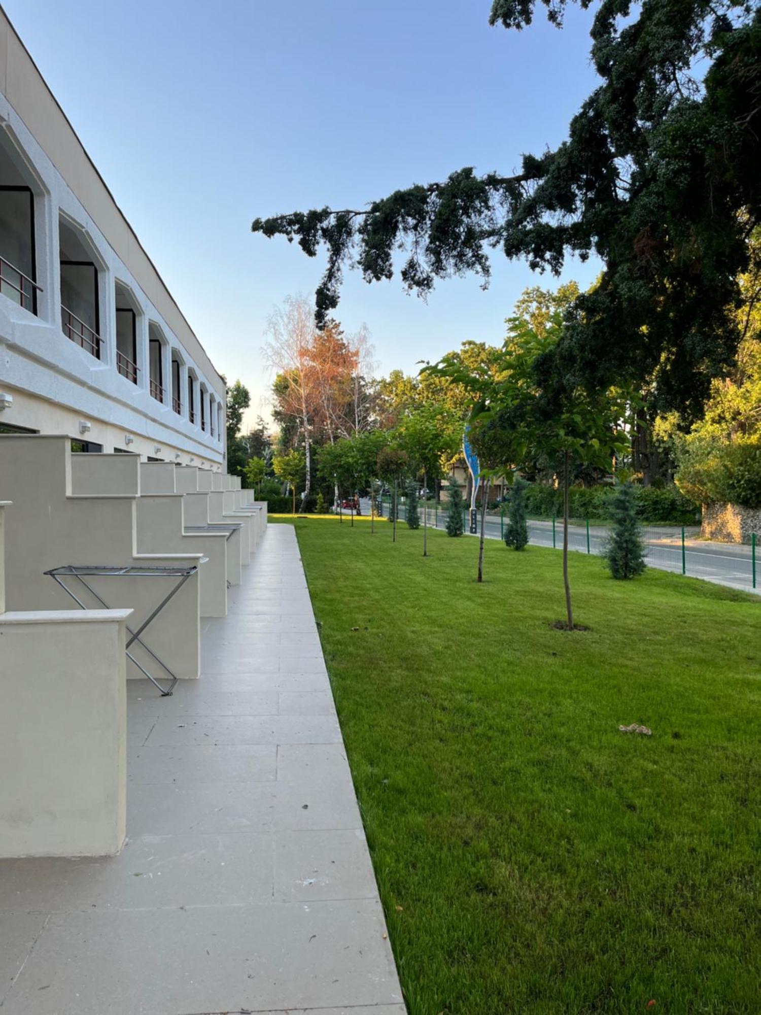 Hotel Selena Boutique Neptun Bagian luar foto